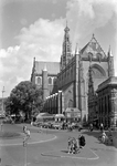 834963 Gezicht op de Grote Kerk te Haarlem.